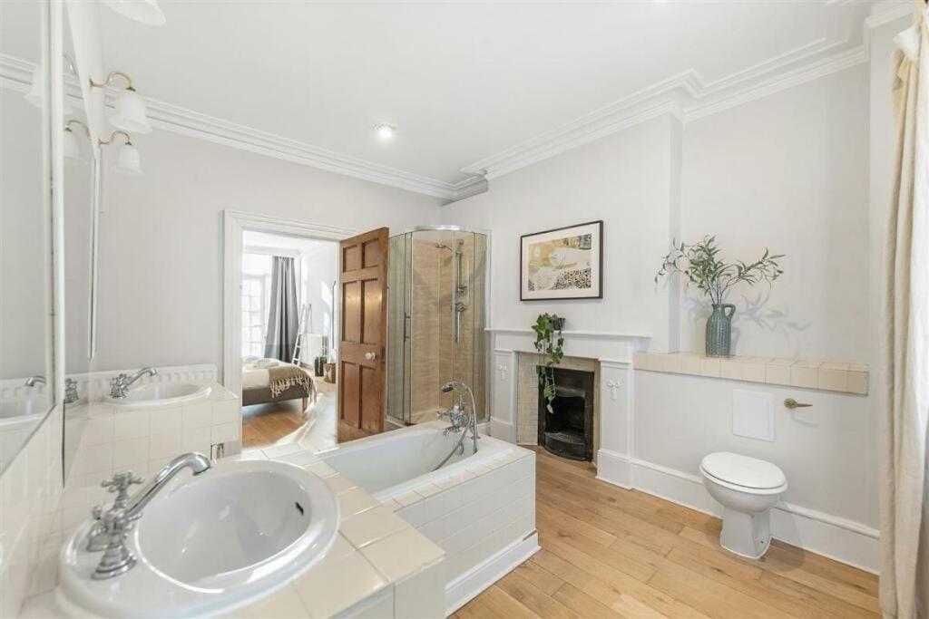 Hébergement de vacances Elegant 6 Bed With Garden & Balcony By Harrods *