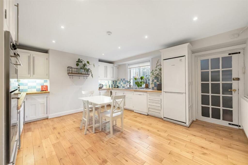 Elegant 6 Bed With Garden & Balcony By Harrods Hébergement de vacances